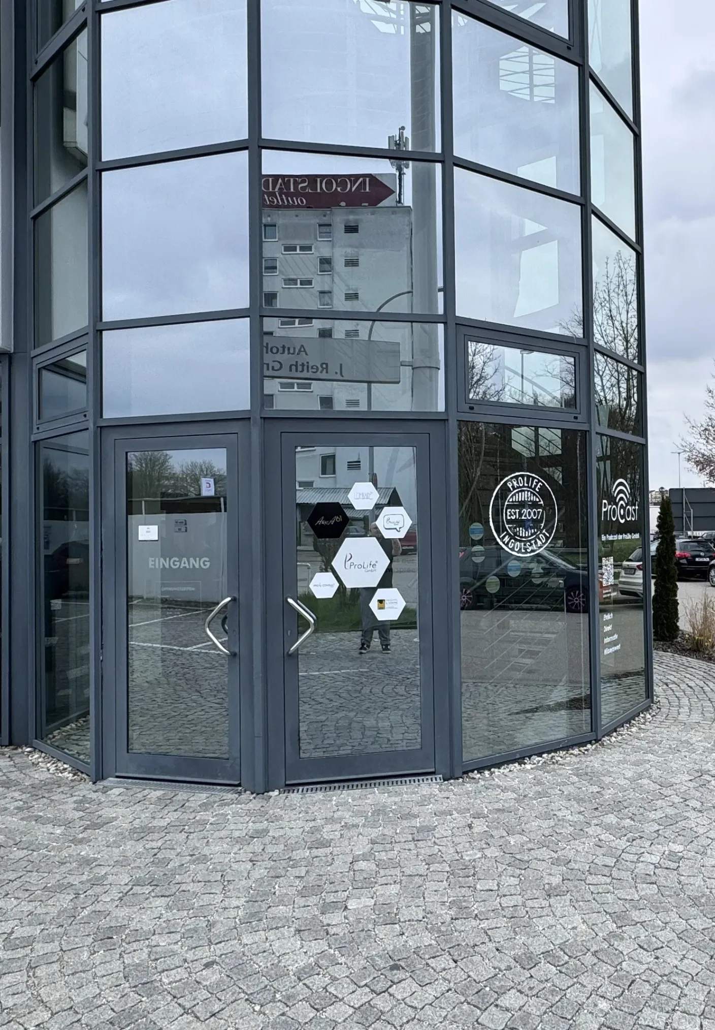 11zon_haupteingangingolstadt-1408x
